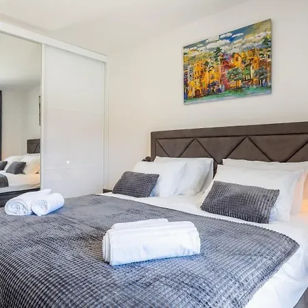 Ferienhaus Mit Privatpool Fur 8 Personen Ca 233 Qm In Zaboric, Dalmatien Norddalmatien زابوريتش