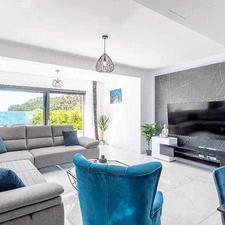 Ferienhaus Mit Privatpool Fur 8 Personen Ca 233 Qm In Zaboric, Dalmatien Norddalmatien بيت للعطل