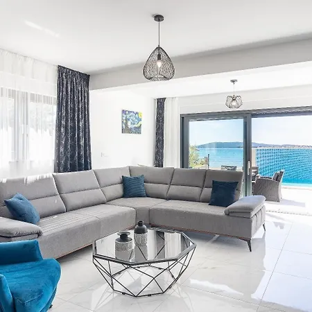 Ferienhaus Mit Privatpool Fur 8 Personen Ca 233 Qm In Zaboric, Dalmatien Norddalmatien