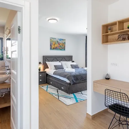 Ferienhaus Mit Privatpool Fur 8 Personen Ca 233 Qm In Zaboric, Dalmatien Norddalmatien